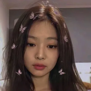 🌷 663a7906 Frau, Selfie, Schmetterlinge, Gesicht, Porträt telegram sticker