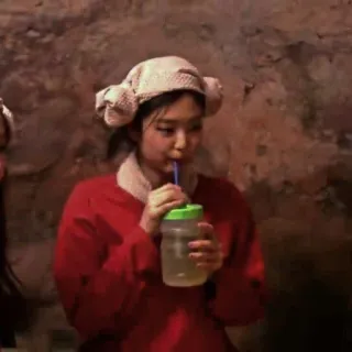 🥤 66d1b929 Frau, Trinken, Person, Getränk, Porträt, Kopfbedeckung telegram sticker