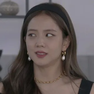 🧐 b21b6e4c Jisoo kpop, sängerin, promi, koreanisch, frau, ohrringe, halskette, stirnband telegram sticker