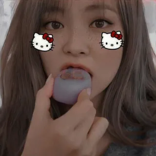 🕊️ d462dd9f hello kitty, frau, essen, gesicht, süß, selfie, mädchen telegram sticker