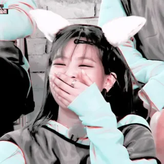 🥟 f6cbe449 donna, persona, orecchie, carino, felice, sorridente telegram sticker