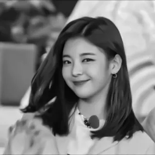 🦊 13b162a1 vrouw, portret, persoon, glimlach, zwart-wit telegram sticker