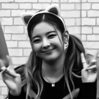 🦊 4dae8eda vrouw, kattenoren, schattig, glimlach, vredesteken, persoon, zwart wit telegram sticker