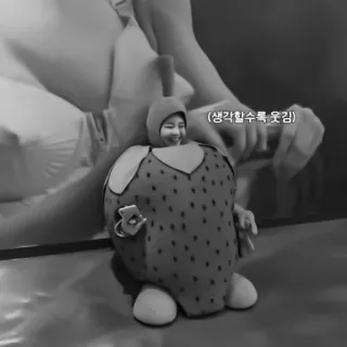 🦊 7cd20fb9 생각할수록 웃김 aardbei, fruit, kostuum, grappig, humor, persoon, portret telegram sticker