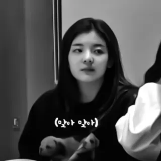 🦊 bb97b6fc (맞아 맞아) vrouw, Koreaans, zwart-wit, persoon, uitdrukking, ja, akkoord telegram sticker