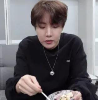 🥢 3dd590b5 mann, essen, porträt, drinnen telegram sticker