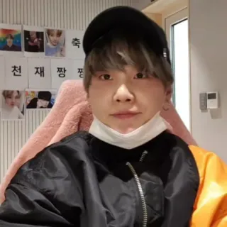 🥢 720939c5 천재 짱 짱 Person, drinnen, Selfie, Mann, Koreaner telegram sticker