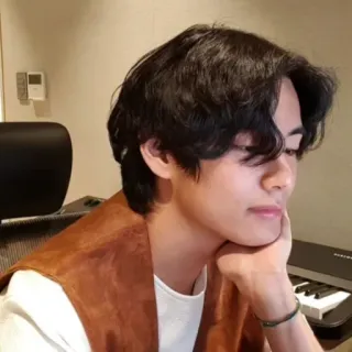 🥢 8ab1678e person, mann, porträt, drinnen telegram sticker