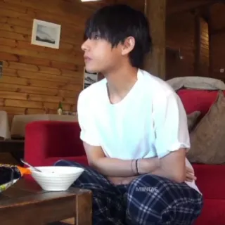 🥢 9367ff54 MINIUG Mann, Casual, Drinnen, Profil, Porträt telegram sticker