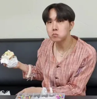 🥢 94a5455d Mann, Essen, Essen, Person, Innenbereich telegram sticker