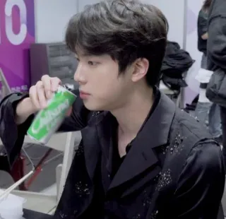 🥢 b651bf33 mann, trinken, limonade, kpop, männlich, person, getränk telegram sticker