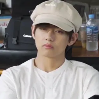 🥢 d5865dc4 MUNTAE Person, Mann, Hut, Porträt, Gesicht telegram sticker