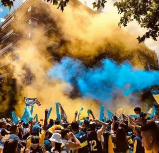 😍 1a72b607 multitud, celebración, aficionados, evento, ciudad, aire libre, humo, seguidores telegram sticker