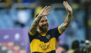 ⚽ e0ddfc18 Futbolista, Atleta, Deportes, Fútbol, Saludando, Fútbol americano telegram sticker