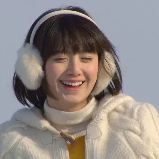 😁 89da2879 Frau, Ohrenschützer, lächelnd, Winter, Kapuzenpullover, glücklich telegram sticker