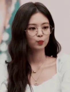 😘 67e04d50 女人, 眼镜, 肖像, 人物, 可爱, 女孩, 漂亮 whatsapp sticker