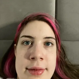 😶 34091df7 ritratto, donna, selfie, capelli rosa, faccia, persona whatsapp sticker