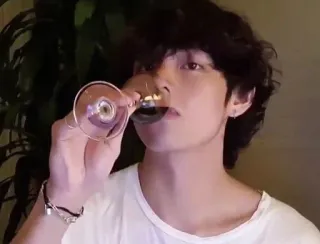 🍷 c4223e44 person, man, drinking, wine, portrait telegram sticker