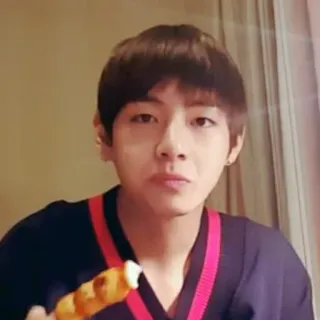 😐 fd449056 V persona, hombre, comiendo, snack, comida, ídolo telegram sticker