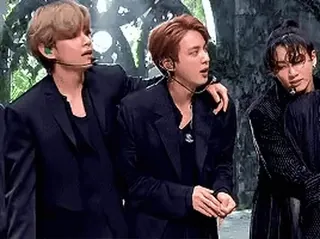 🌯 1310956e K-Pop, Ca sĩ, Biểu diễn, Âm nhạc, Giải trí, Thần tượng, Buổi hòa nhạc telegram sticker