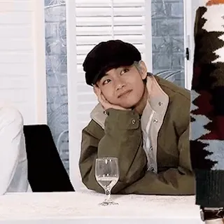 🌯 ccd4e7a8 người, đàn ông, nam, mũ, áo khoác, trong nhà telegram sticker