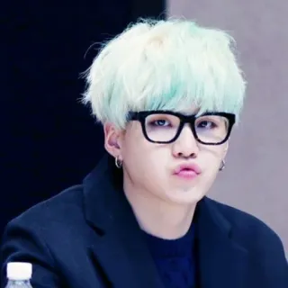 😘 fc619cc8 Suga Suga, BTS, K-pop, zanger, idool, bril telegram sticker