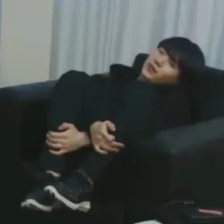 🎋 93dd5635 orang, berbaring, sofa, santai, tidur whatsapp sticker