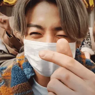 🙈 62322da1 homme, personne, finger heart, masque, kpop, asiatique whatsapp sticker