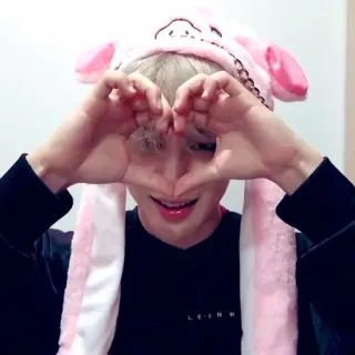 💗 d5dcf4a4 coeur, amour, mignon, chapeau, rose, kawaii whatsapp sticker