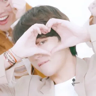 👀 d75dc0c8 coeur, amour, coréen, asiatique, K-pop, garçon, portrait whatsapp sticker