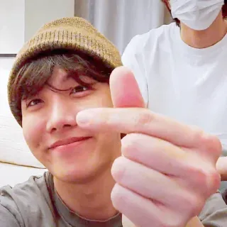 💞 d8832ac5 K-pop, BTS, J-Hope, coeur avec les doigts, célébrité whatsapp sticker