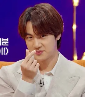 🐹 e882d276 Jin K-pop, Chanteur, Artiste, Célébrité, BTS, Musique whatsapp sticker