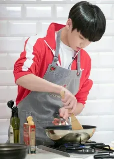 🍳 81d45a5b cooking, kitchen, food, stirring, chef, person, apron whatsapp sticker