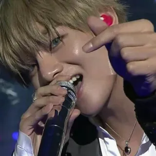 🌸 4d346fbd osoba, mikrofon, k-pop, piosenkarz, rozrywka, muzyka, celebryta, korea whatsapp sticker