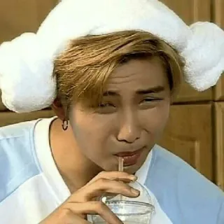 🤨 d3fd224c orang, minum, idola, lucu, imut whatsapp sticker