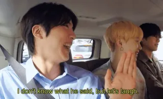 😂 984c5993 I don't know what he said, but let's laugh. ludzie, śmiech, grupa, tekst, samochód, rozmowa whatsapp sticker