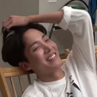 🦚 eda80c64 J-Hope kpop, cantor, bts, jhope, música whatsapp sticker