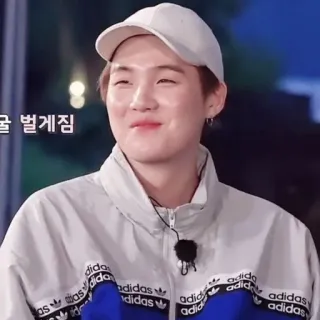 🐟 55f55b06 굴 벌게짐 kpop, koreaans, persoon, gezicht, adidas, glimlach telegram sticker