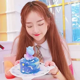 🎂 6d2d755f femme, gâteau, dessert, portrait, licorne, fille, nourriture telegram sticker