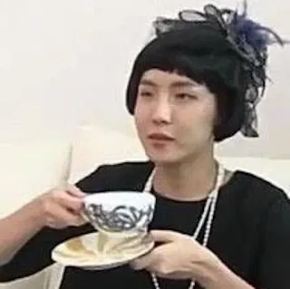 ☕️ 6f0db592 茶, 饮用, 人物, 帽子, 肖像, 杯子, 茶托 telegram sticker