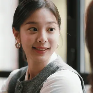 🤥 fda44fa7 女性, 笑顔, ポートレート, 人物, イヤリング telegram sticker