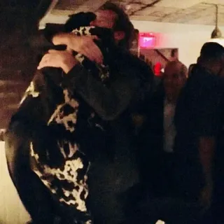 ❤️ 15dca5a8 Umarmung, Gruß, Freundschaft, Umarmen, Menschen whatsapp sticker