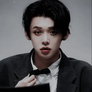 🐚 12239a75 mężczyzna, portret, osoba, twarz, fryzura, makijaż telegram sticker