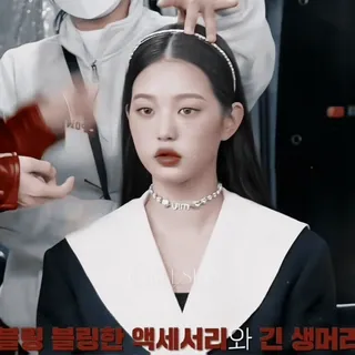 🥢 4d9fdd96 블링 블링한 액세서리와 긴 생머리 frau, koreanisch, accessoires, frisur, porträt, stirnband, schmuck whatsapp sticker