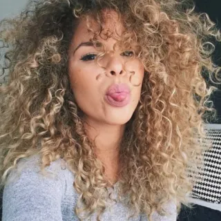 😝 07333eef femme, cheveux bouclés, portrait, selfie, blonde, cheveux, visage telegram sticker