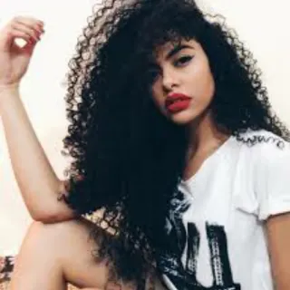 👀 3fcc8f20 femme, cheveux bouclés, portrait, beauté, rouge à lèvres rouge, coiffure telegram sticker