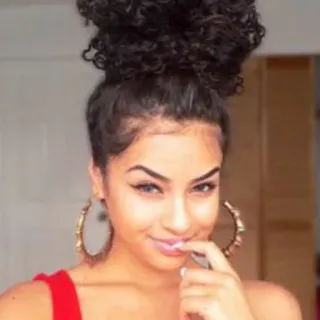 😏 e6ccc60a femme, portrait, cheveux bouclés, créoles, beauté, fille telegram sticker