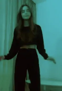 🤣 e302210d 女性, 女の子, ダンス, 屋内, 部屋, カジュアル telegram sticker