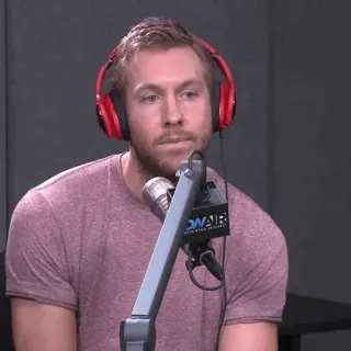 🎧 147e4ce9 WAR pria, headphone, mikrofon, radio, perang telegram sticker