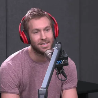 🎧 5c5afbec NOWAIR pria, headphone, mikrofon, wawancara, radio, podcast telegram sticker